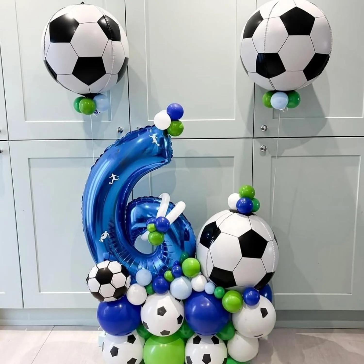 Sports equipment Balloons Foot - Sports Equipment Background recensione e prezzo