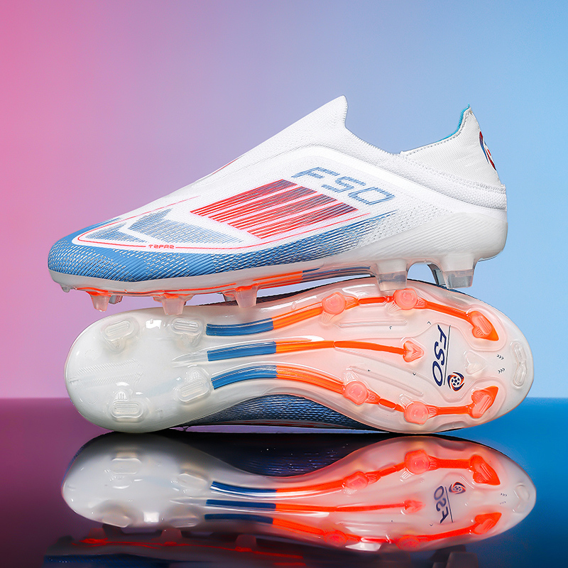 New Men Football Boots Comfort - Sports Equipment For Boys recensione e prezzo