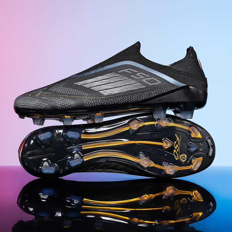 New Men Football Boots Comfort - Sports Equipment For Boys recensione e prezzo